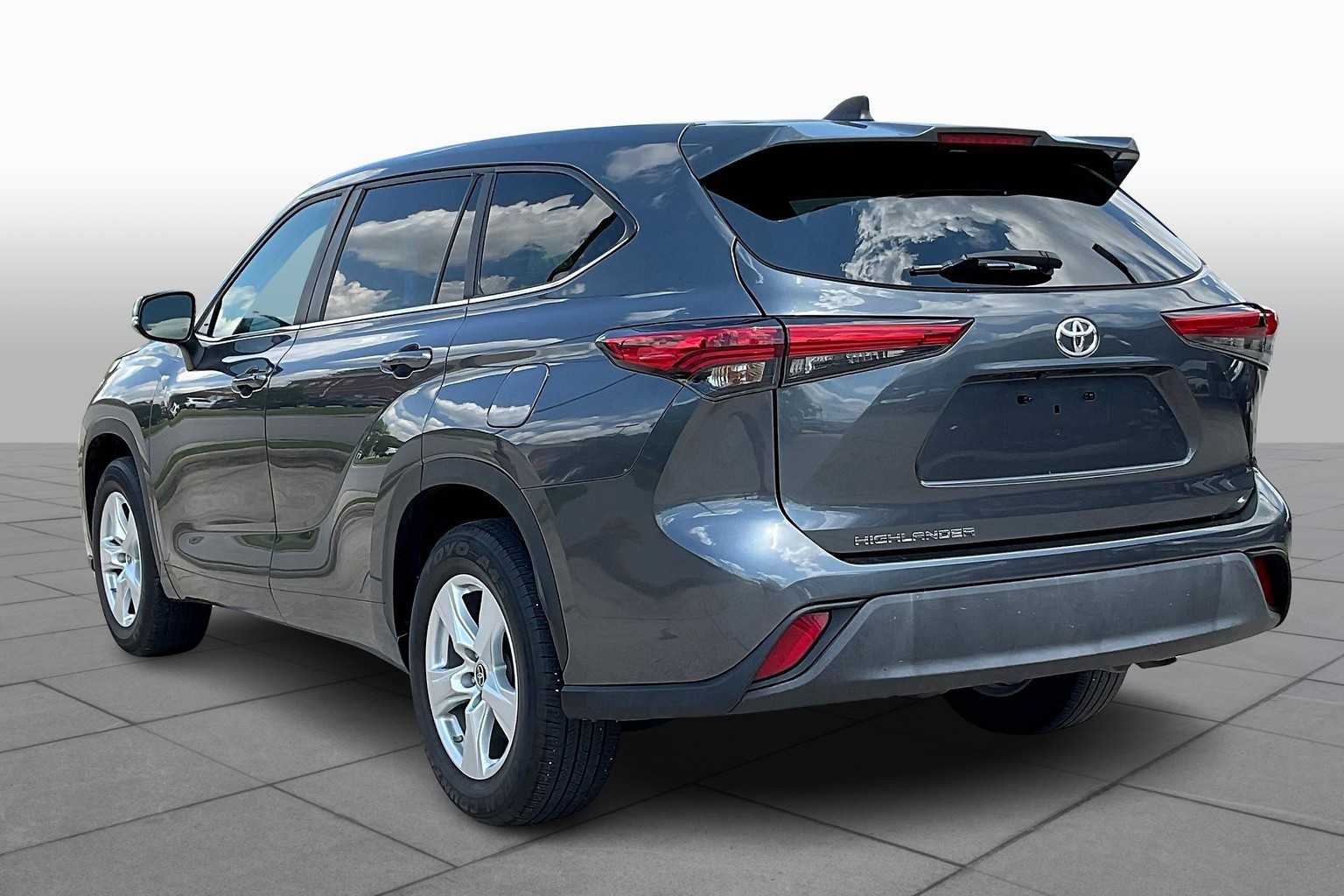 2023 Toyota Highlander L photo 29