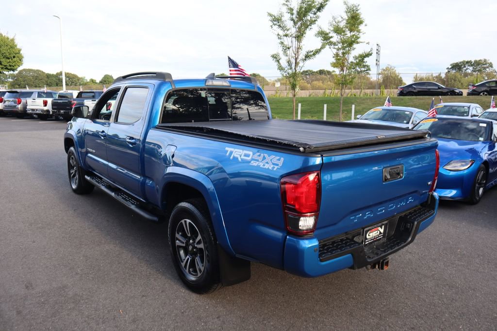 2018 Toyota Tacoma TRD Sport photo 6