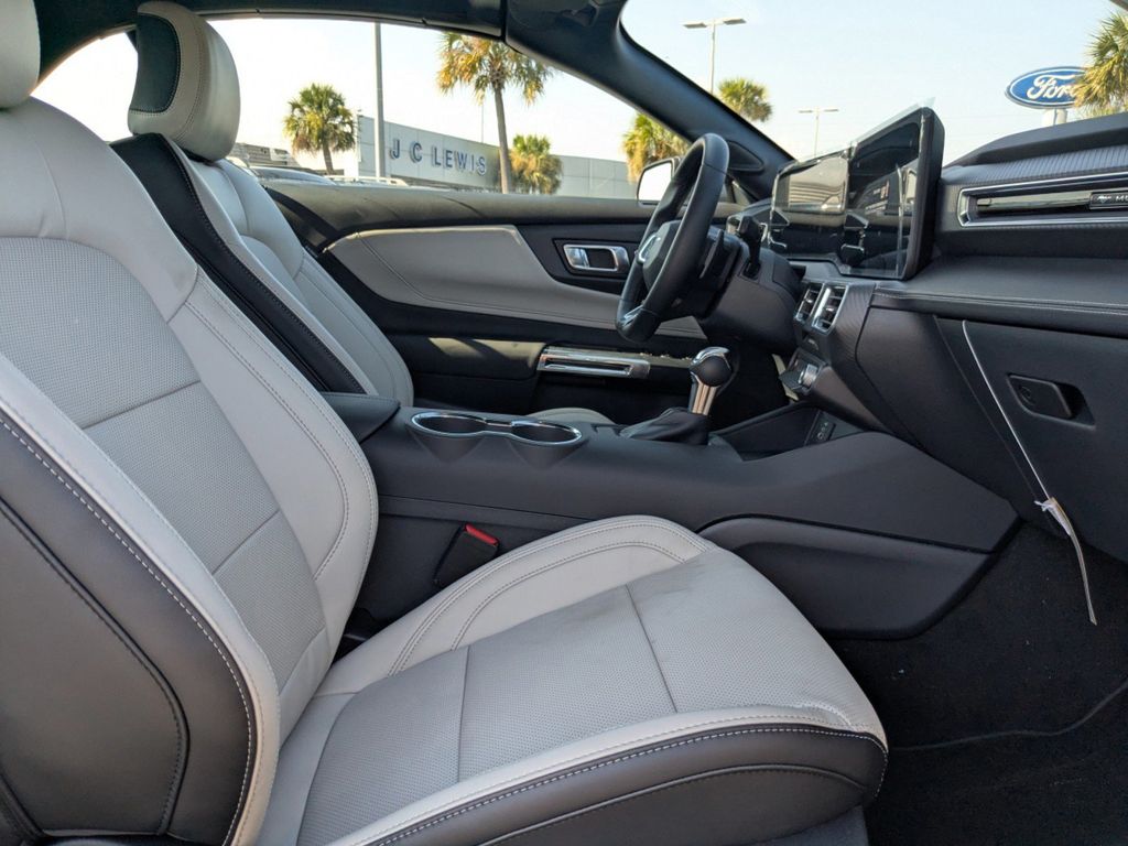 2025 Ford Mustang GT Premium Convertible photo 16