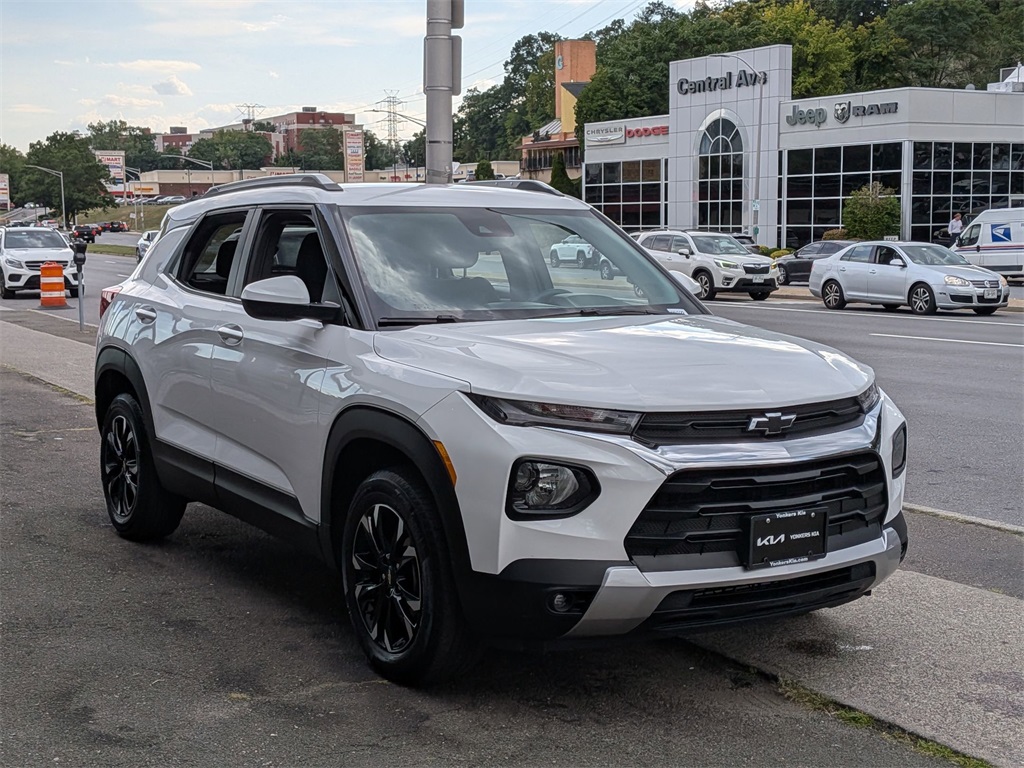 2023 Chevrolet Trailblazer LT photo 3