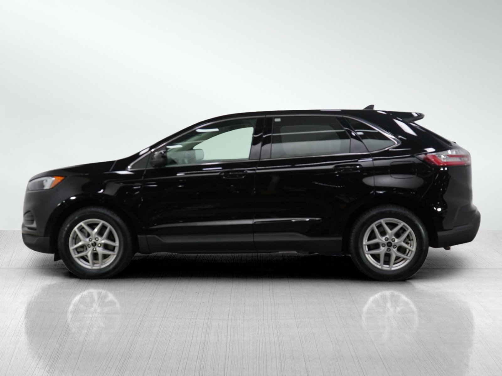 2024 Ford Edge SEL photo 2