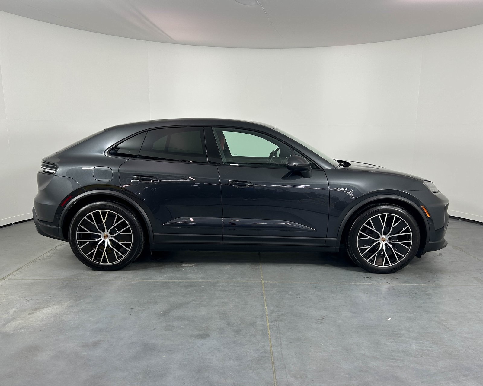 2024 Porsche Macan Electric 4 photo 8