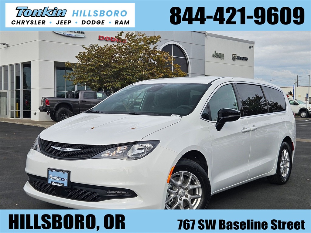 2026 Chrysler Voyager LX's photo