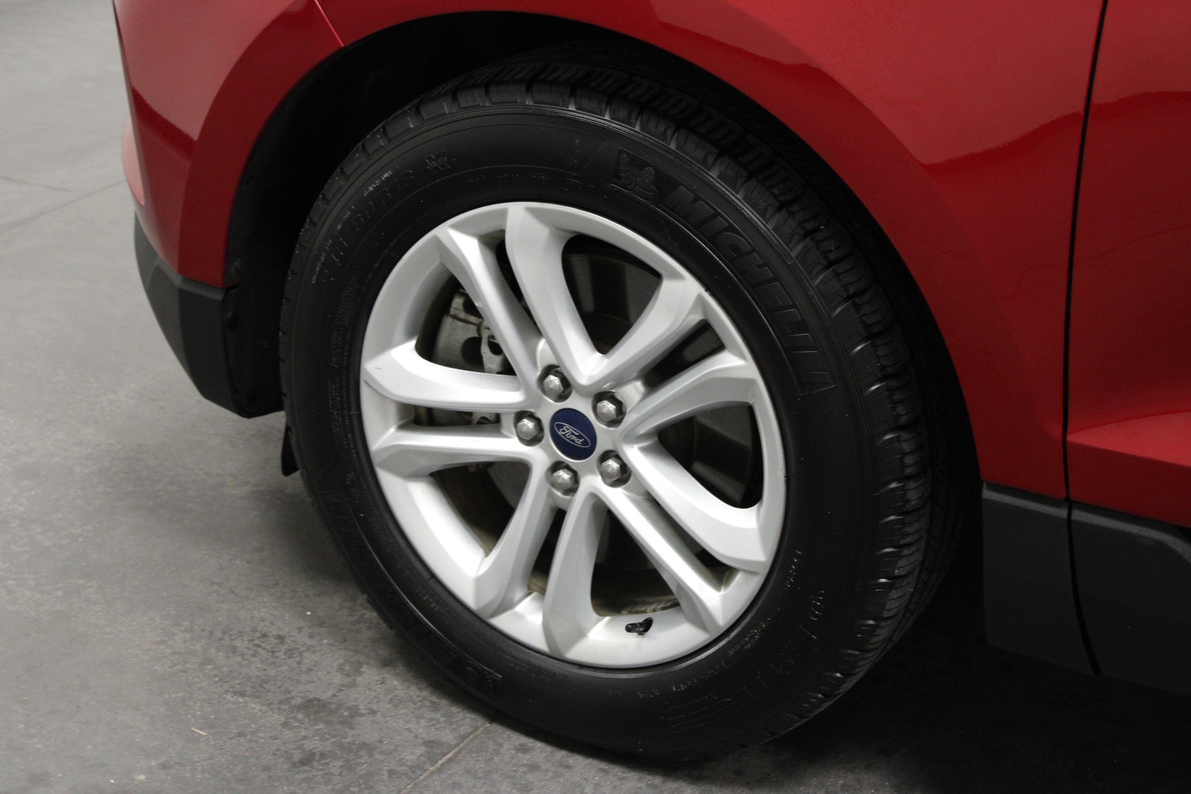 2020 Ford Edge SEL photo 8