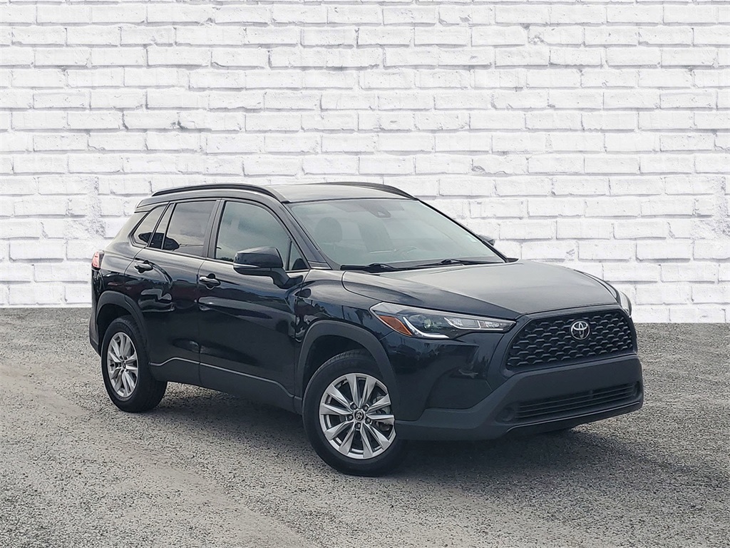 2022 Toyota Corolla Cross LE's photo