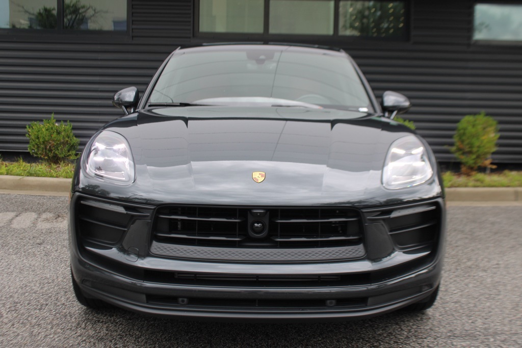2025 Porsche Macan Base photo 10