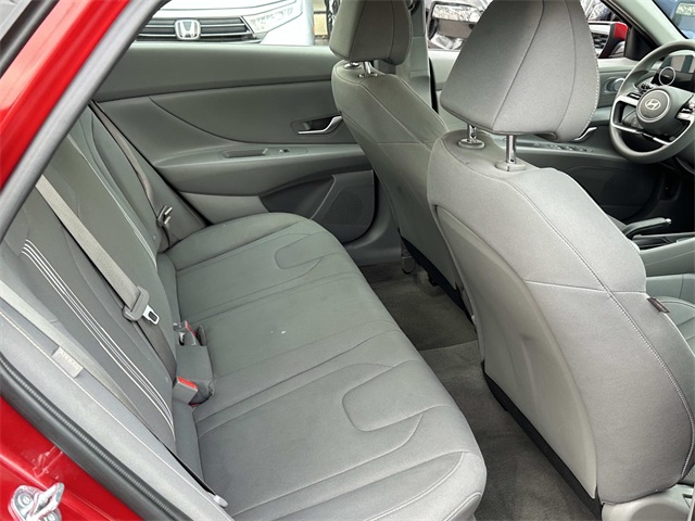 2024 Hyundai Elantra SEL photo 13
