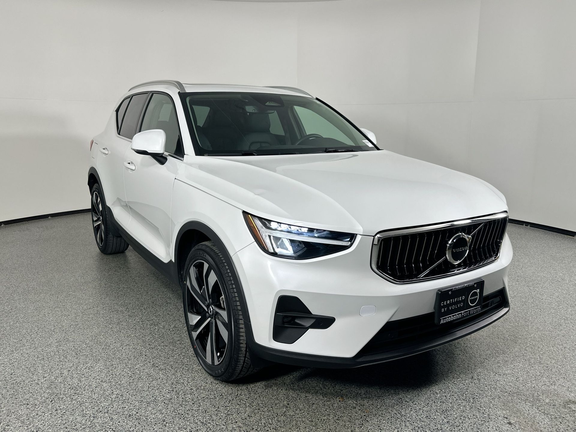 2023 Volvo XC40 Plus photo 3