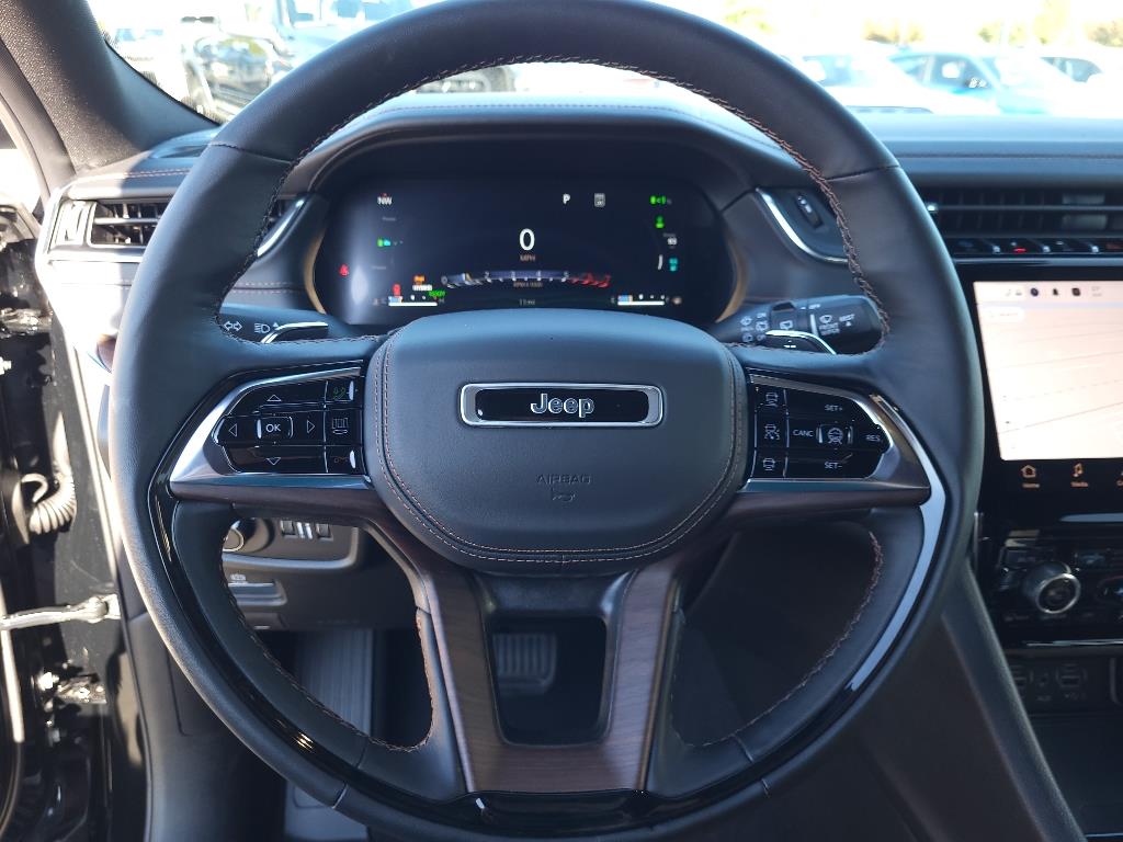 2024 Jeep Cherokee Summit photo 14