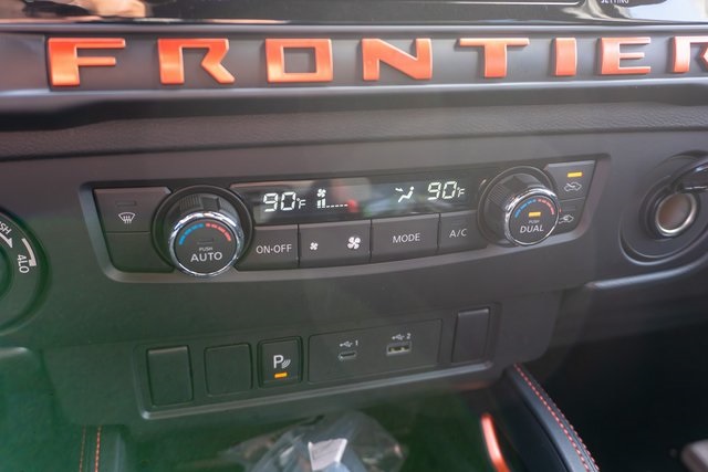 2025 Nissan Frontier PRO-4X photo 18