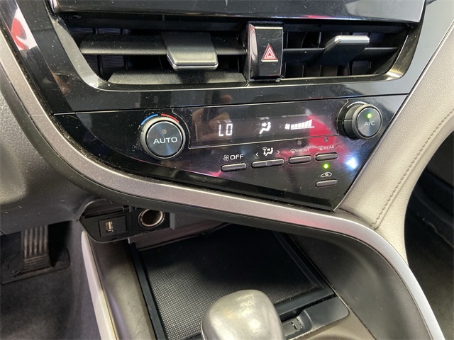 2021 Toyota Camry SE photo 4