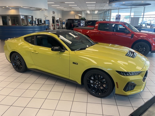 2025 Ford Mustang GT photo 3