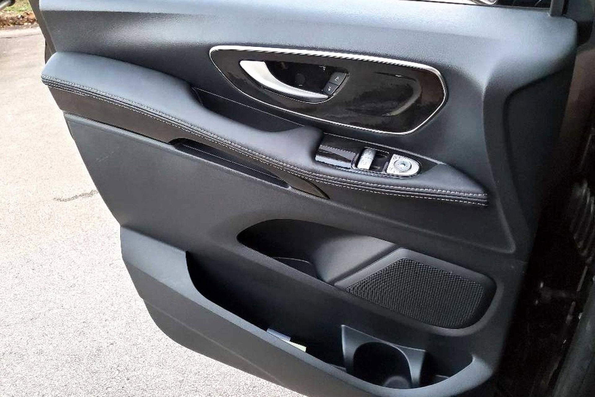 2023 Mercedes Benz Metris Passenger Van photo 46