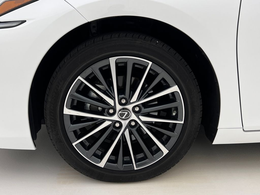 2025 Lexus ES 350 photo 29