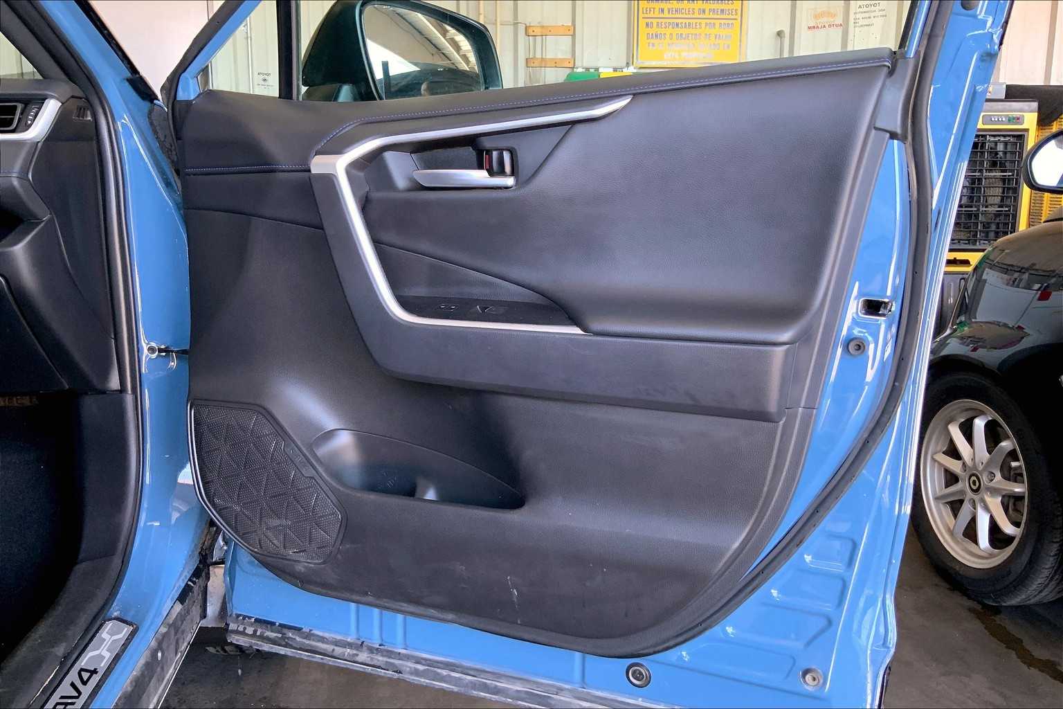 2024 Toyota RAV4 Hybrid XSE photo 19