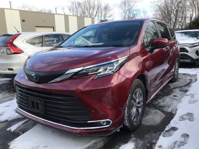 2021 Toyota Sienna XLE's photo