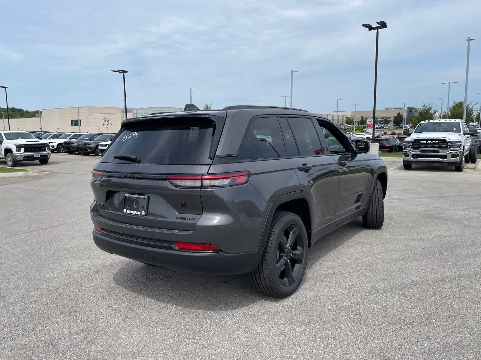 2025 Jeep Grand Cherokee Limited photo 9
