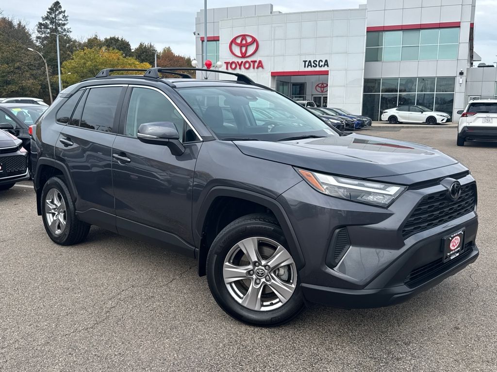 2022 Toyota RAV4 XLE's photo