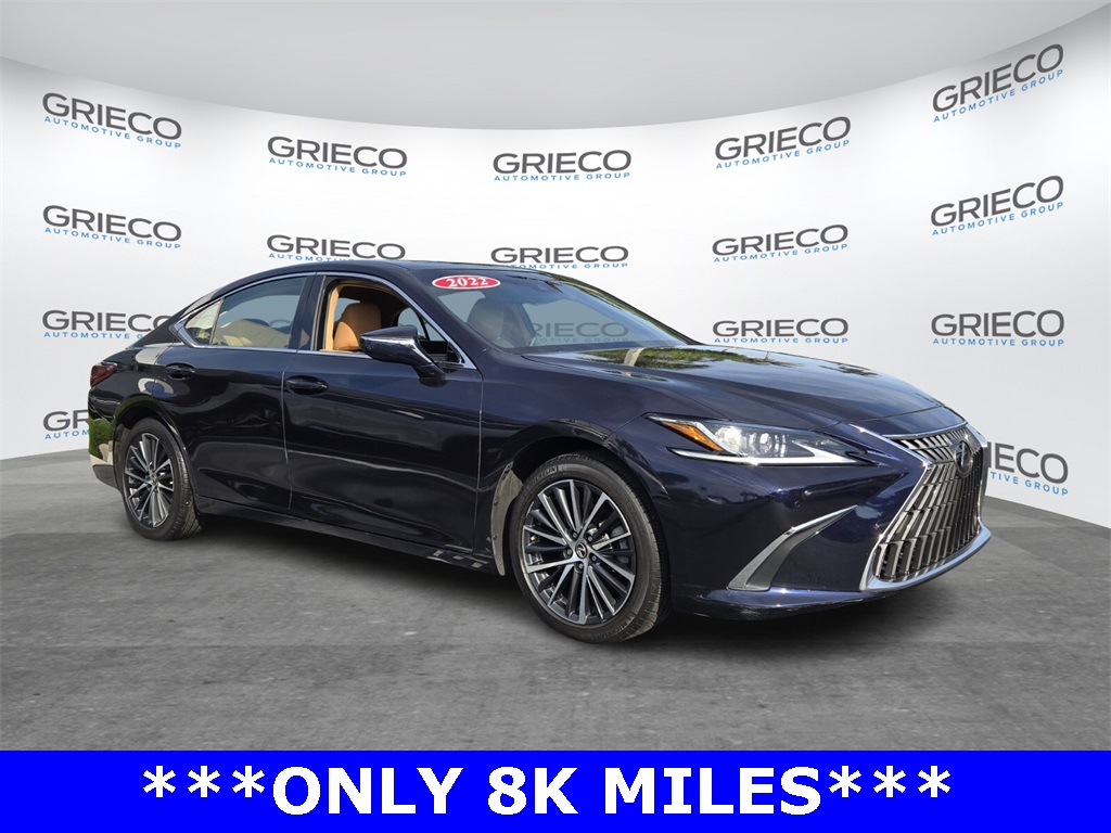 2022 Lexus ES 350's photo