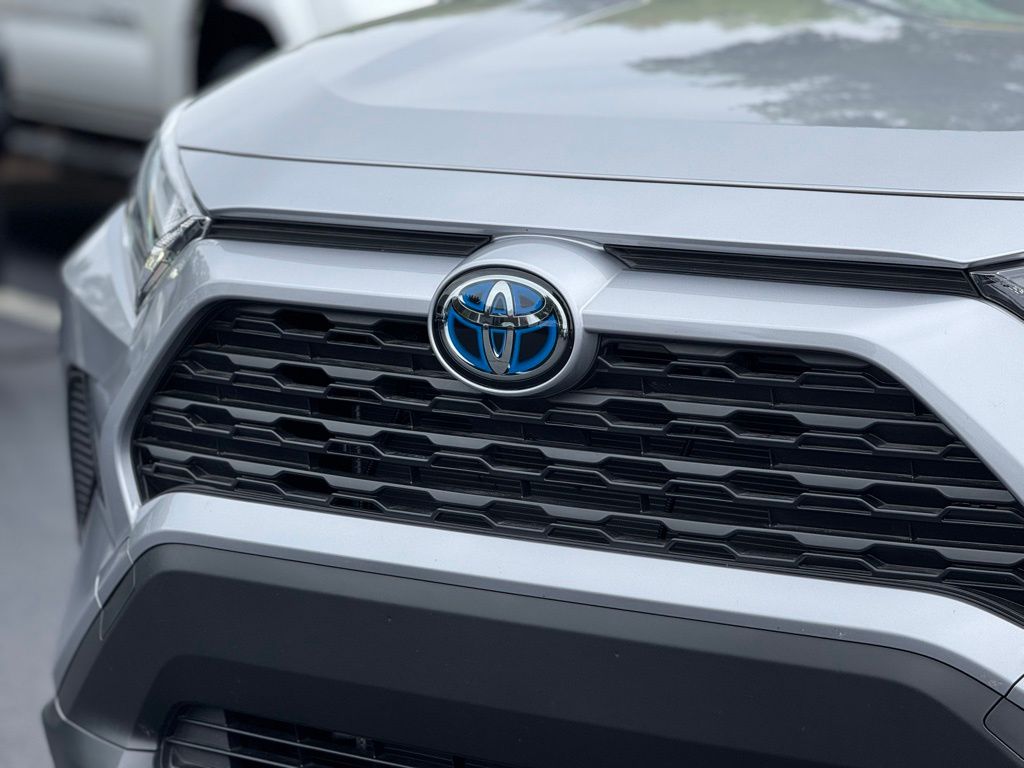 2024 Toyota RAV4 Hybrid LE photo 7