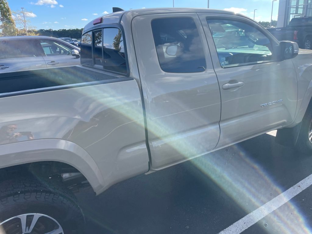 2019 Toyota Tacoma TRD Sport photo 15