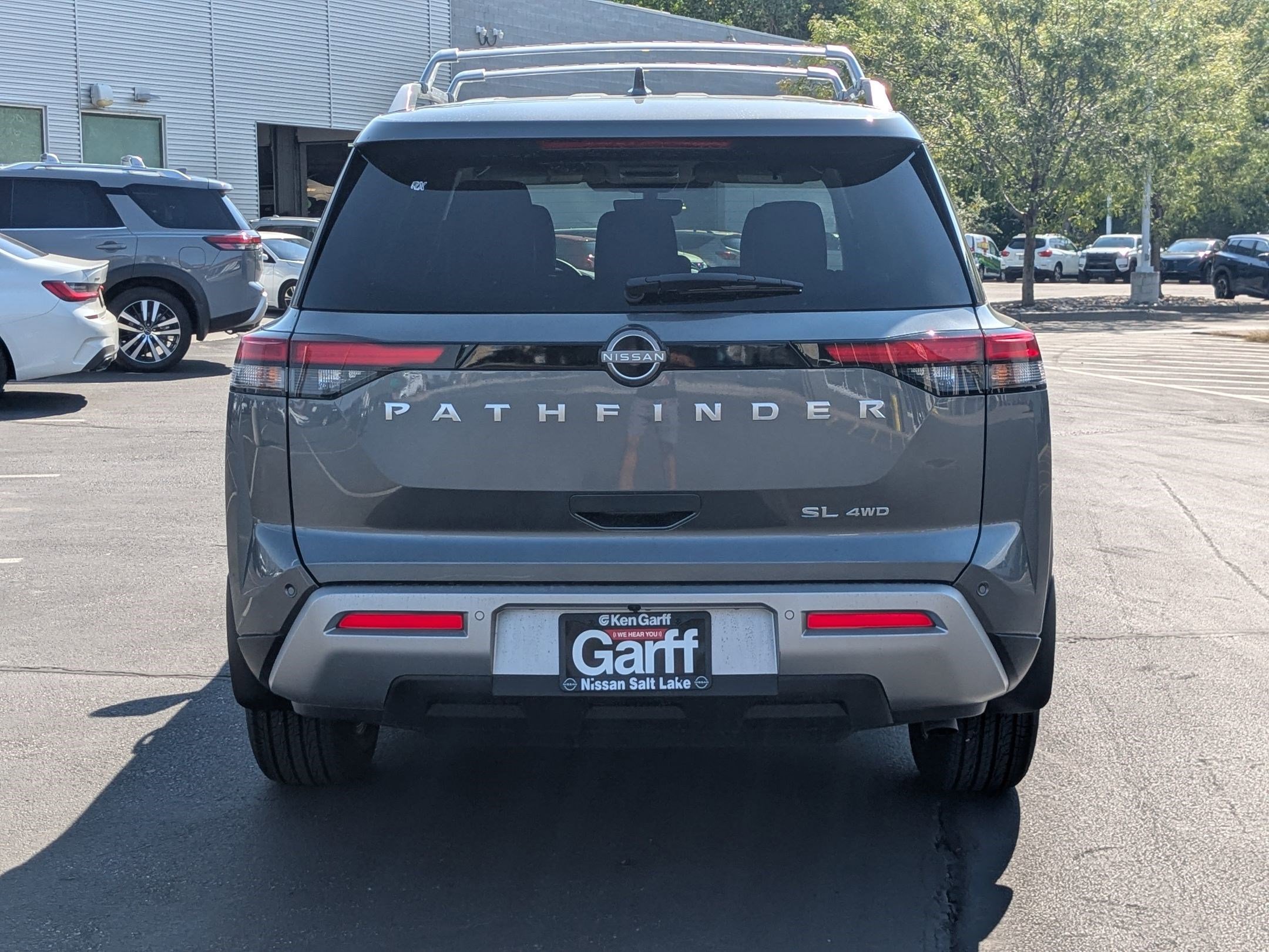 2025 Nissan Pathfinder SL photo 4