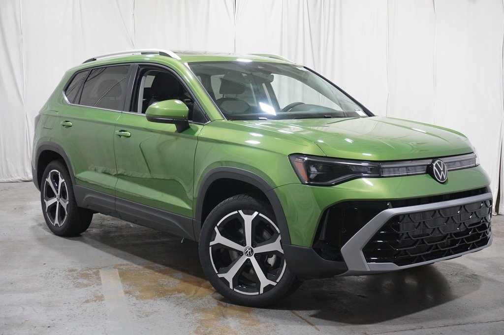2025 Volkswagen Taos SEL photo 3