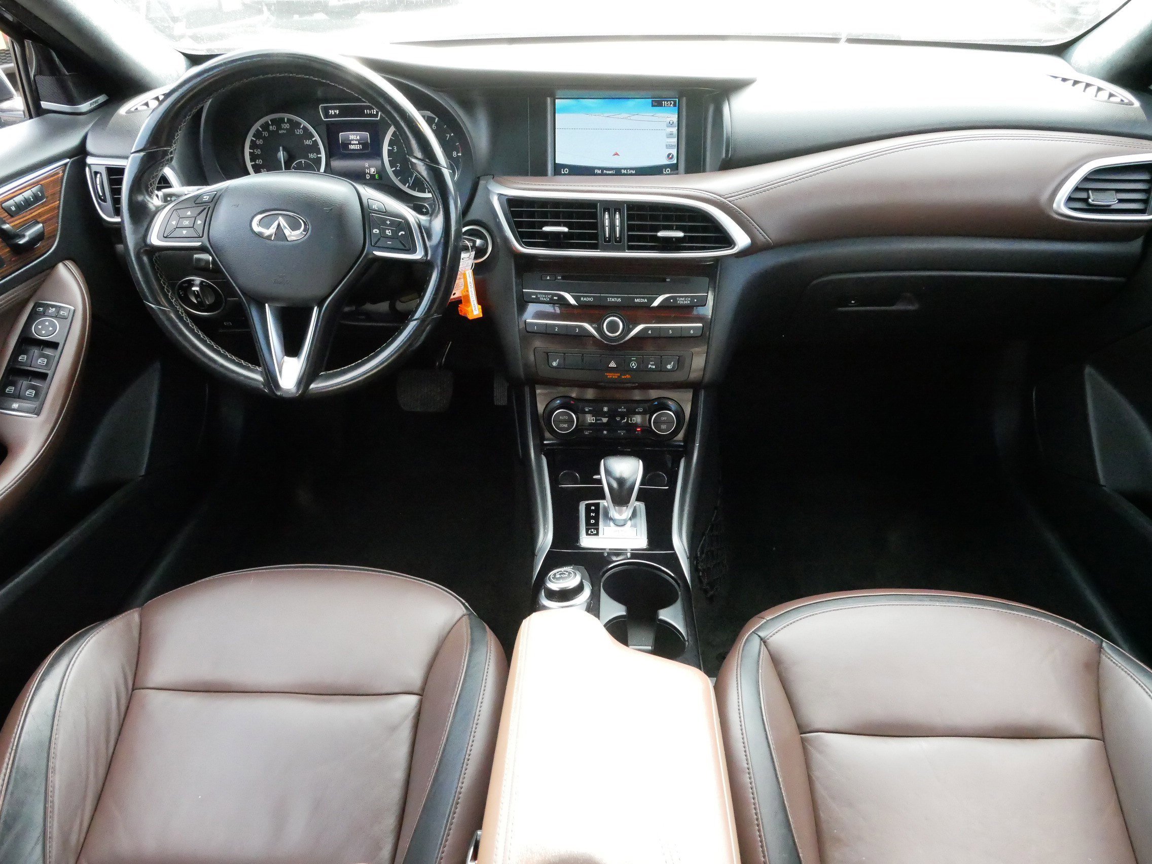2017 Infiniti QX30 Premium photo 10