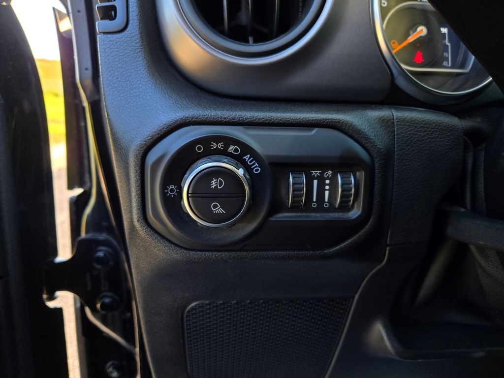 2021 Jeep Gladiator Sport photo 11