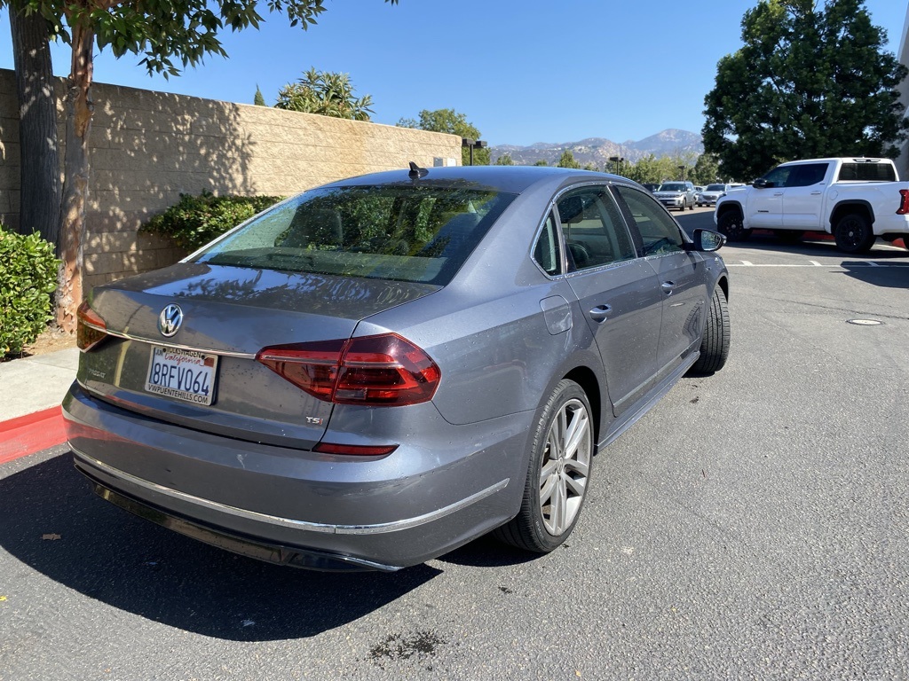 Used 2017 Gray Volkswagen 1.8T R-Line image 7