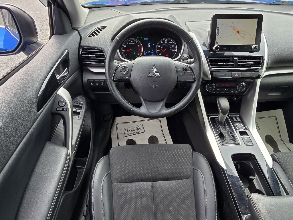 2022 Mitsubishi Eclipse Cross SE photo 3