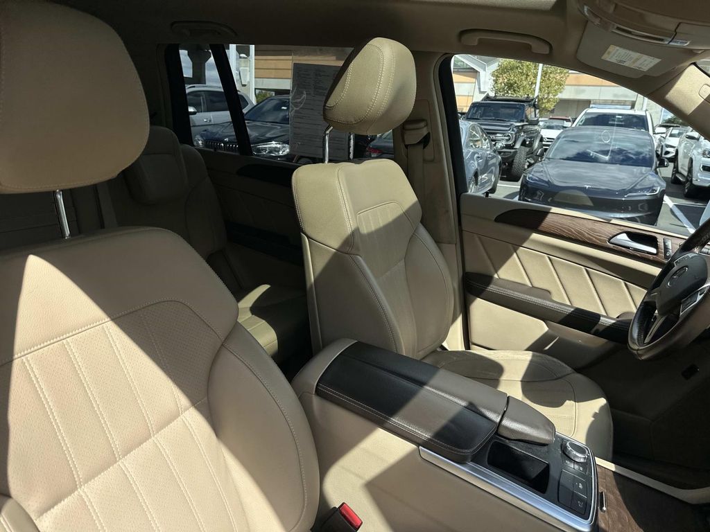 2016 Mercedes Benz GL 450 photo 23