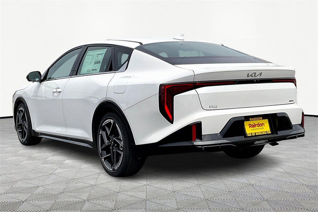 2025 Kia K4 GT-Line photo 3