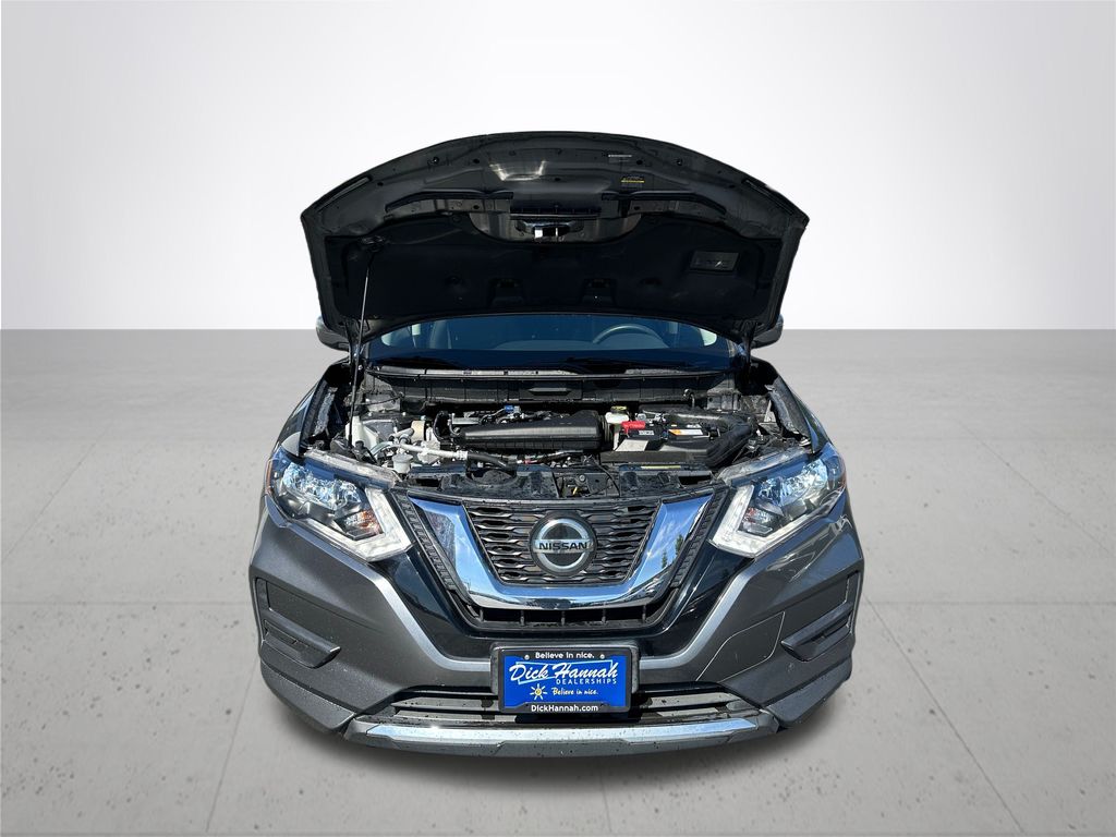 2019 Nissan Rogue SV photo 4
