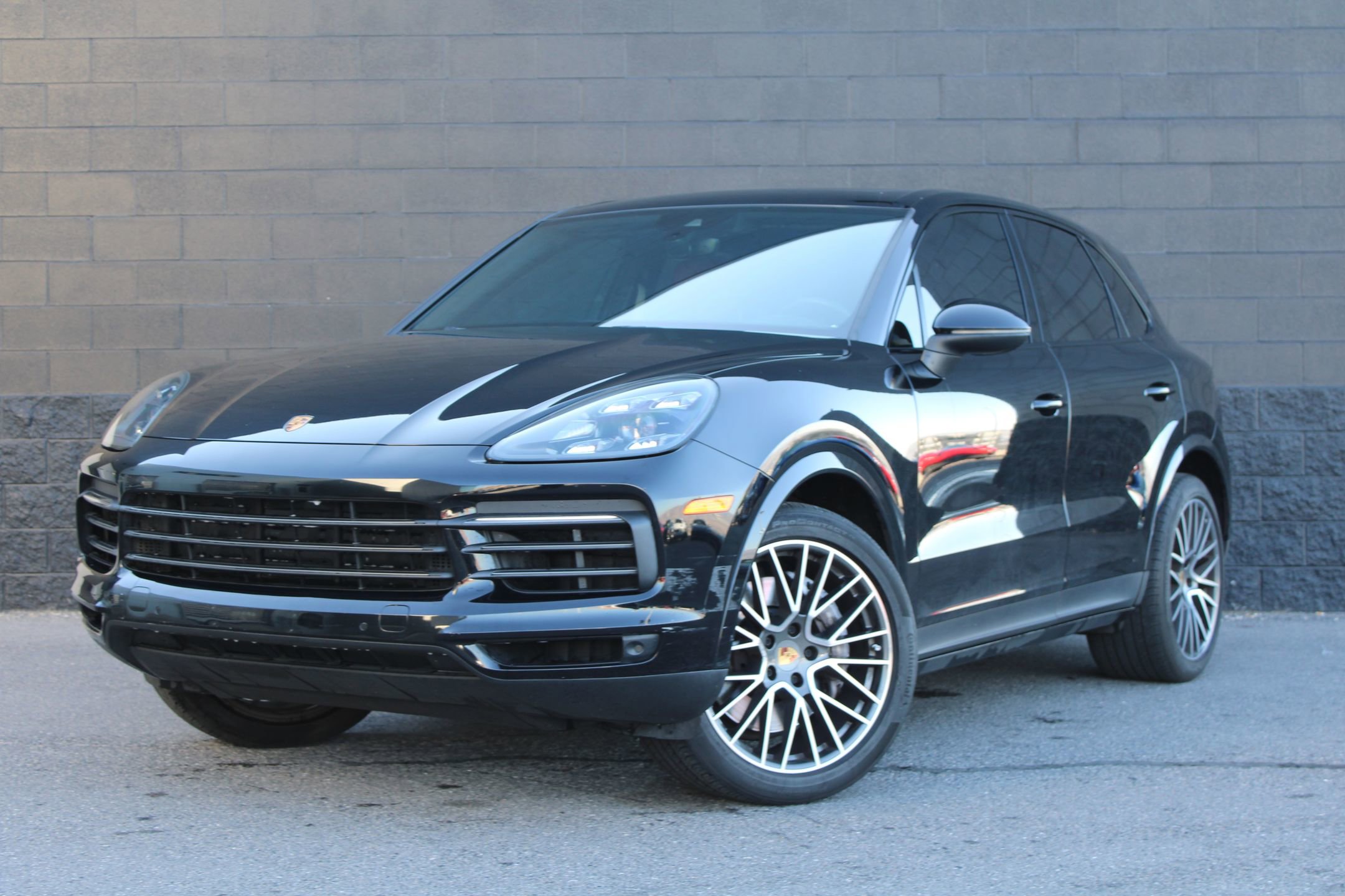 2022 Porsche Cayenne Platinum Edition's photo