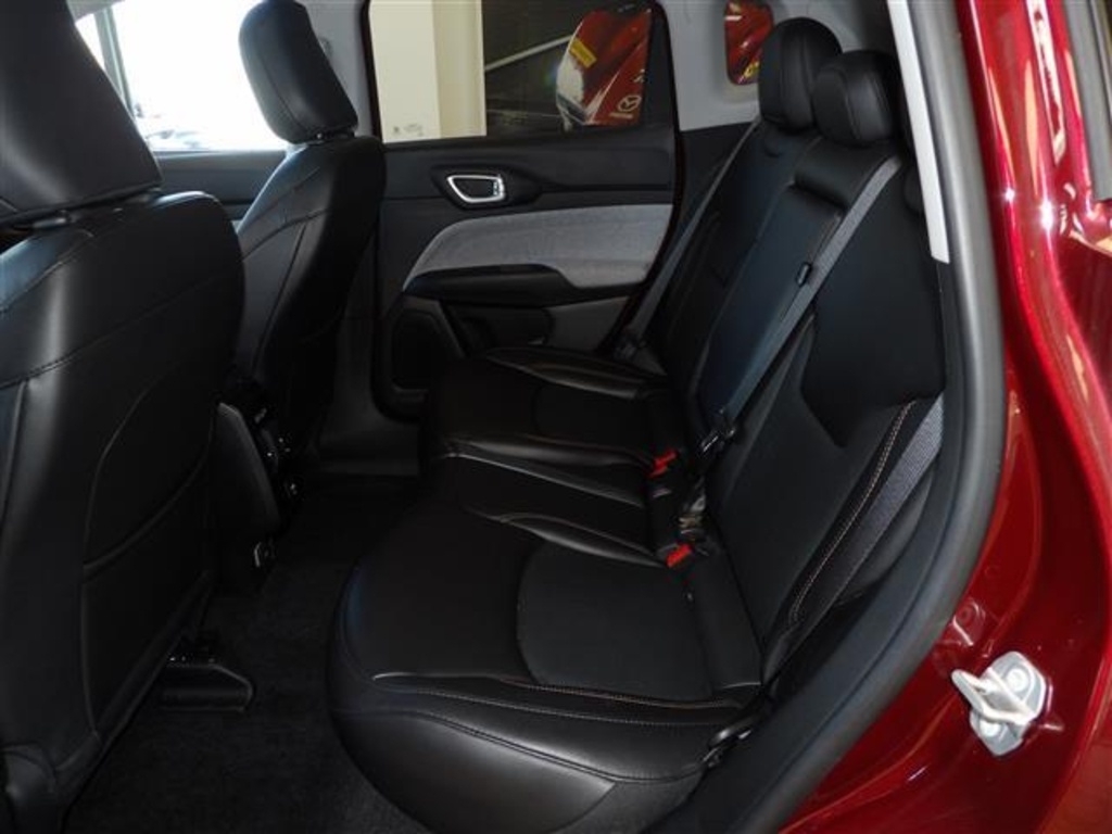 2022 Jeep Compass Latitude Lux photo 21