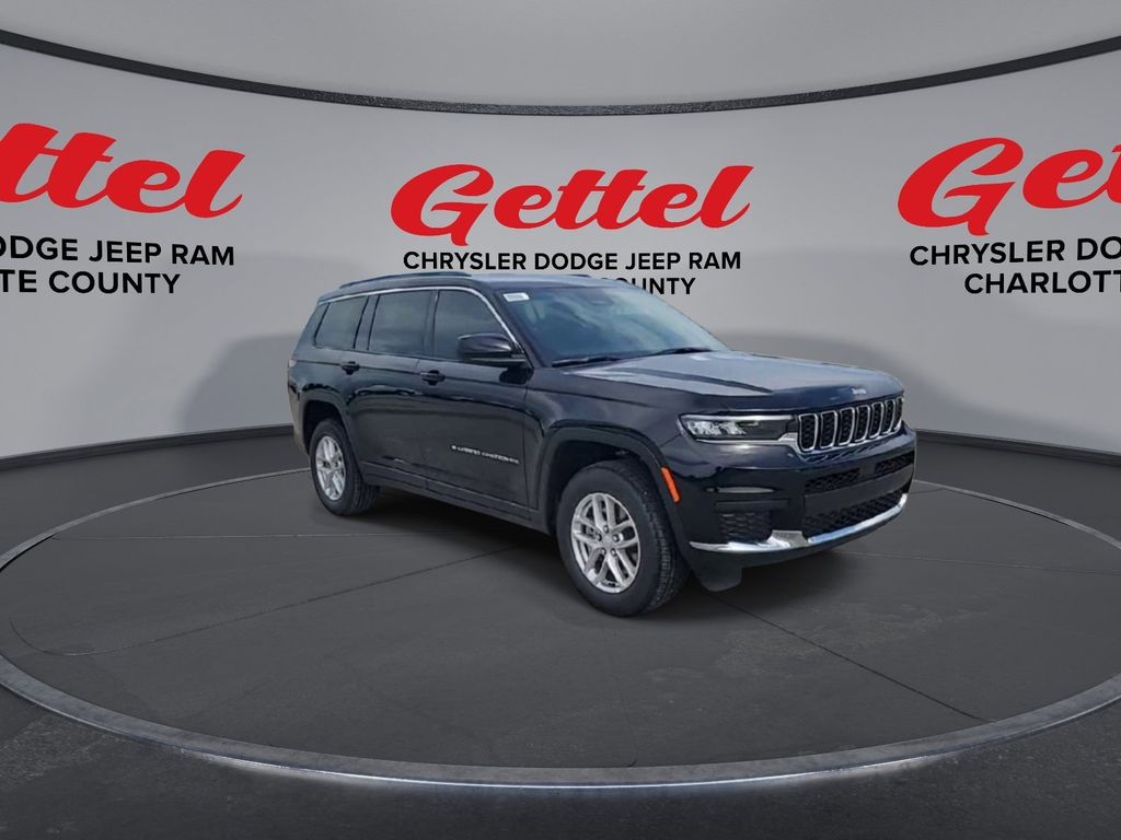 2025 Jeep Grand Cherokee Laredo photo 2