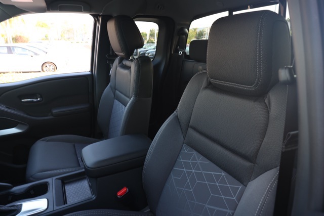 2025 Nissan Frontier King Cab SV photo 15