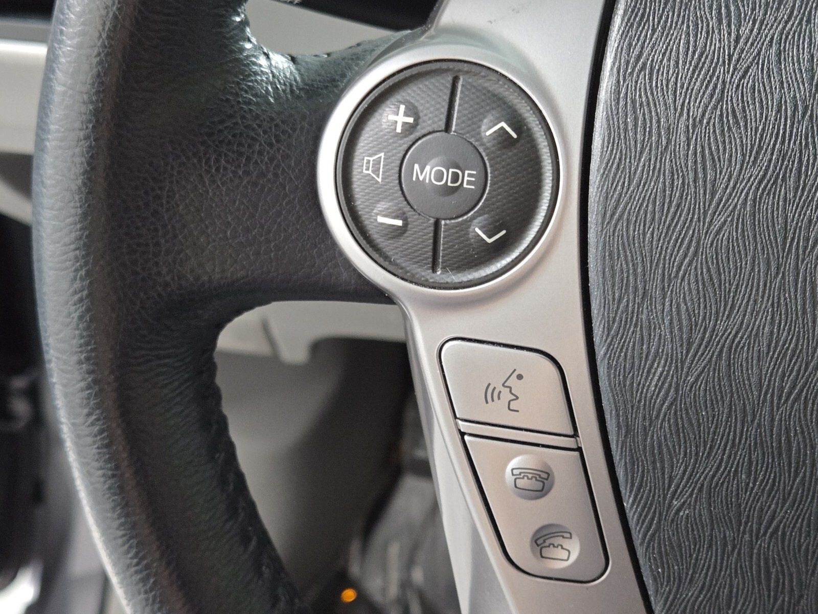 2015 Toyota Prius V Four photo 22