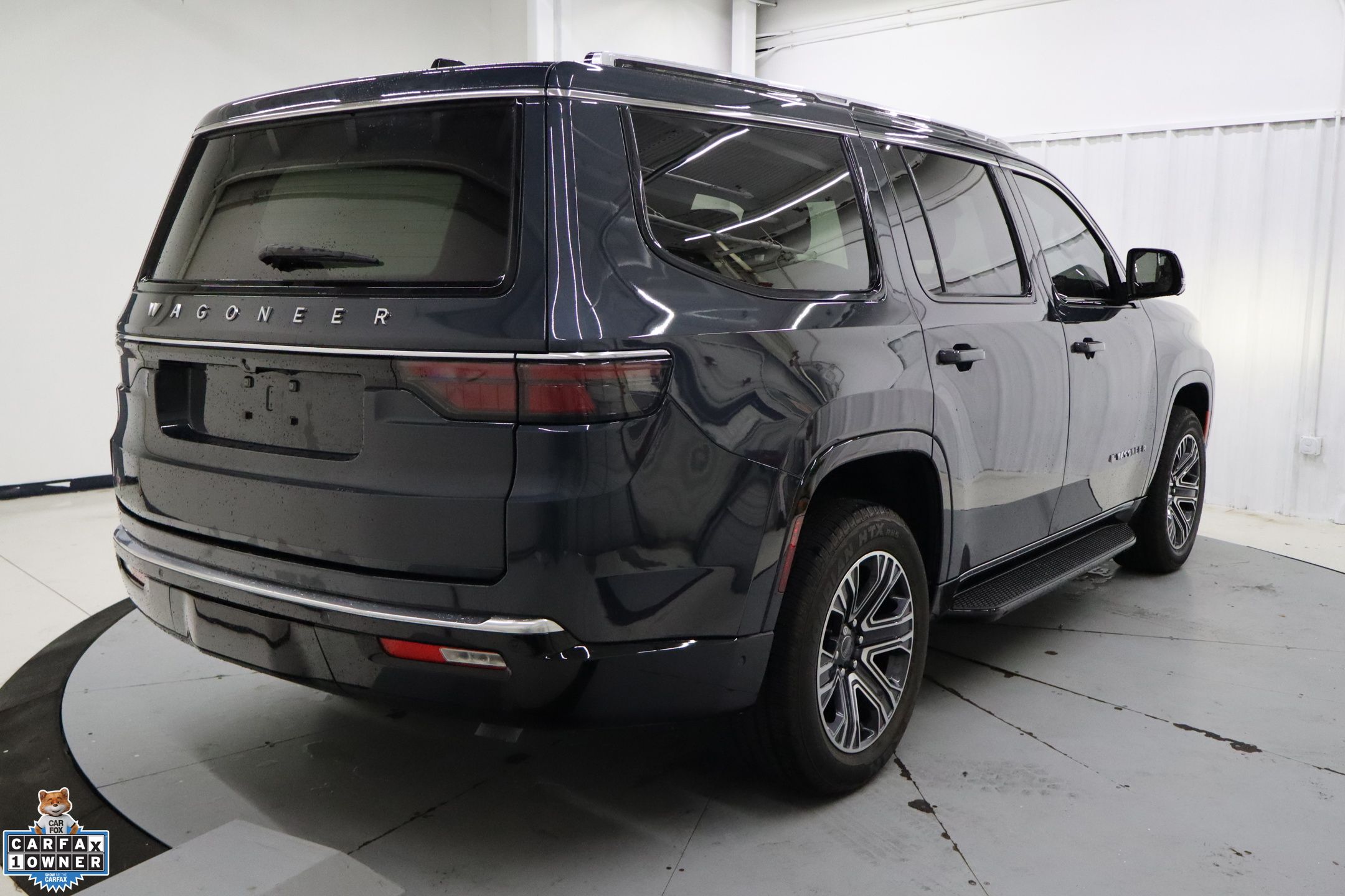 2025 Jeep Wagoneer Base photo 2