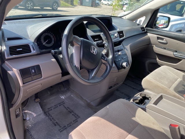 2011 Honda Odyssey LX photo 8