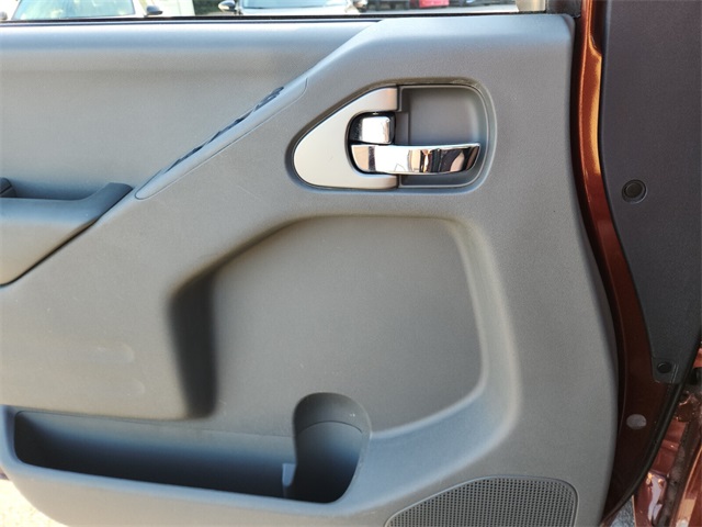 2017 Nissan Frontier Desert Runner photo 29