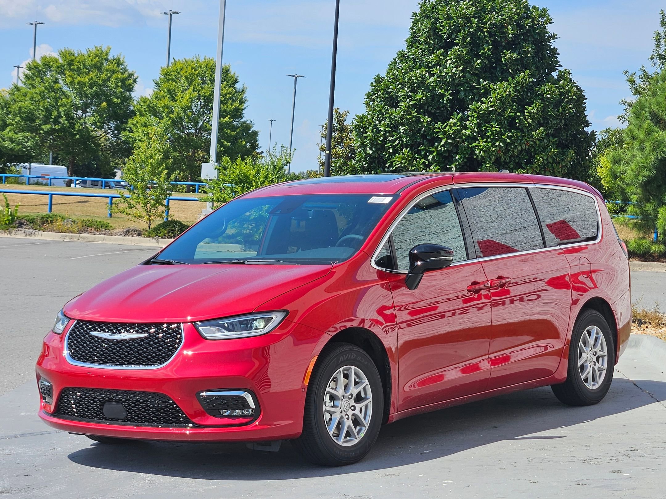 2025 Chrysler Pacifica photo 3