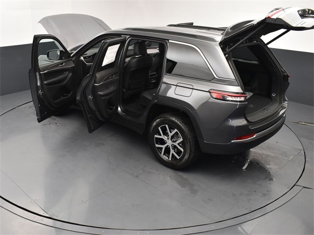 2025 Jeep Grand Cherokee Limited photo 25
