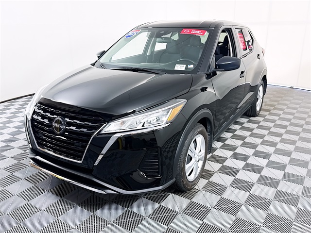 2025 Nissan Kicks Play S photo 2