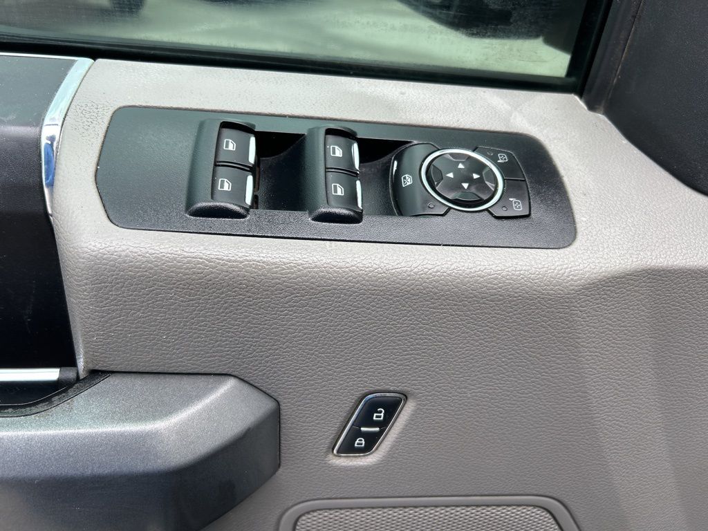 2015 Ford F-150 XLT photo 11