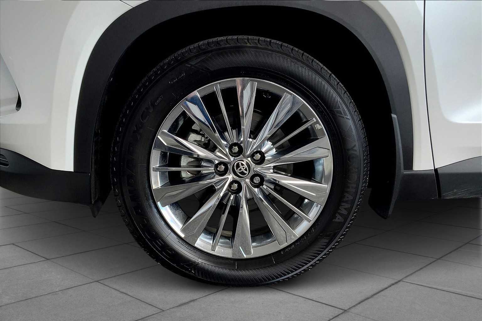2024 Toyota Grand Highlander Platinum photo 9