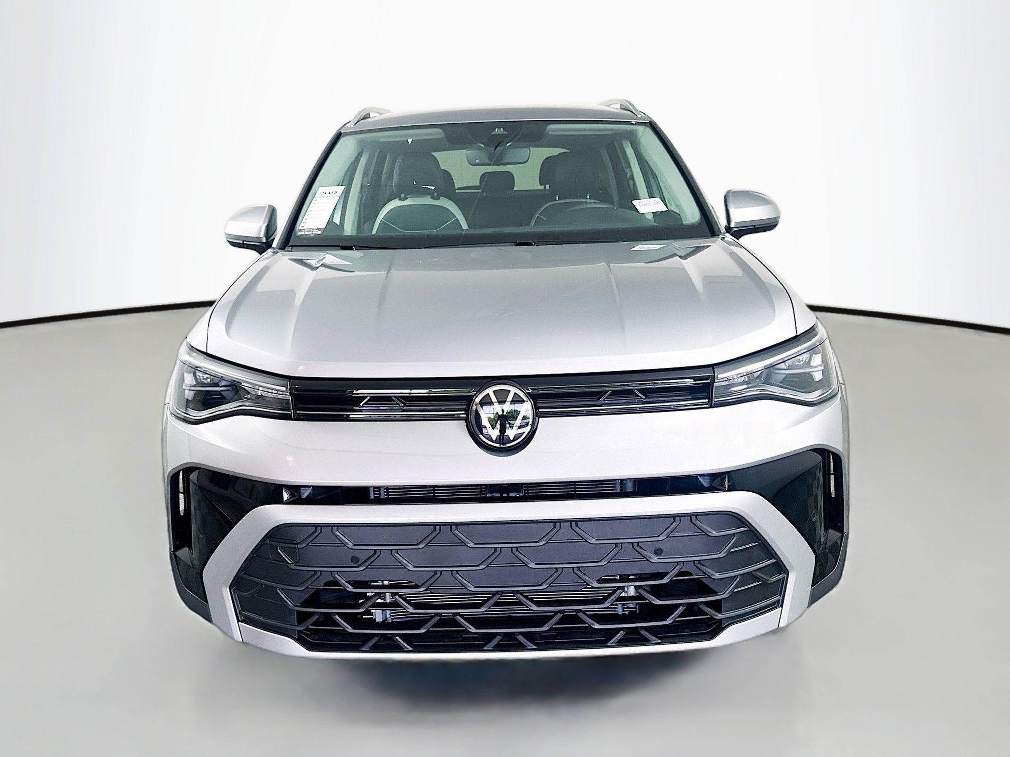 2025 Volkswagen Taos SE photo 2