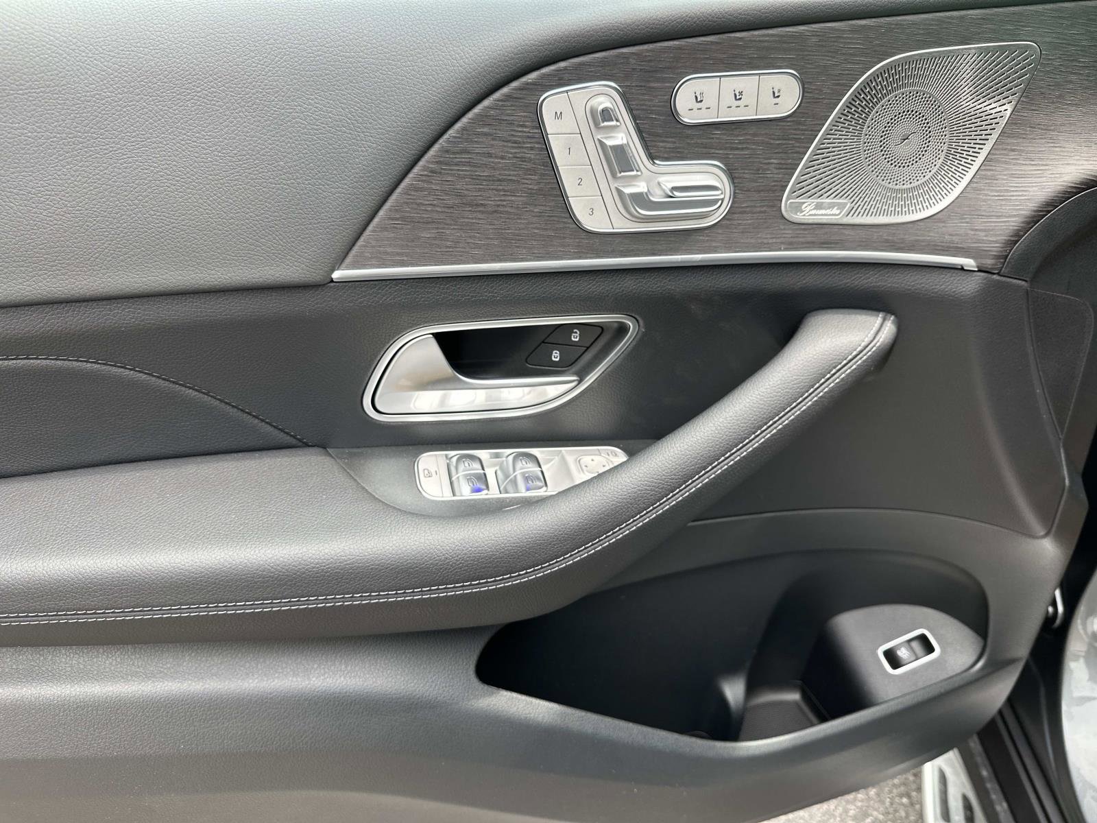 2026 Mercedes Benz GLS 450 4MATIC photo 14