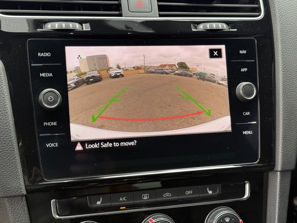 2021 Volkswagen Golf GTI SE photo 24